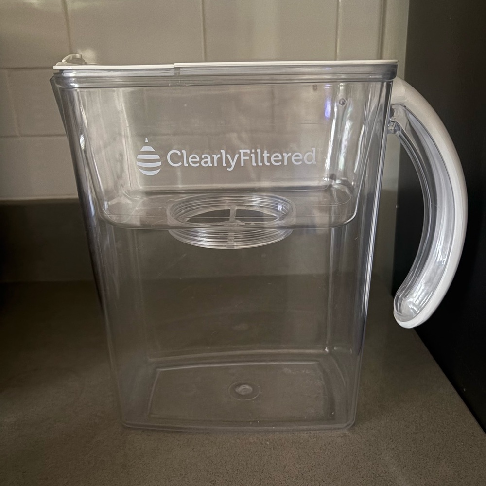 Clearly filtered water pitcher! Brand new top insert!